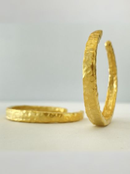 Pulsera dorada con olas (4)