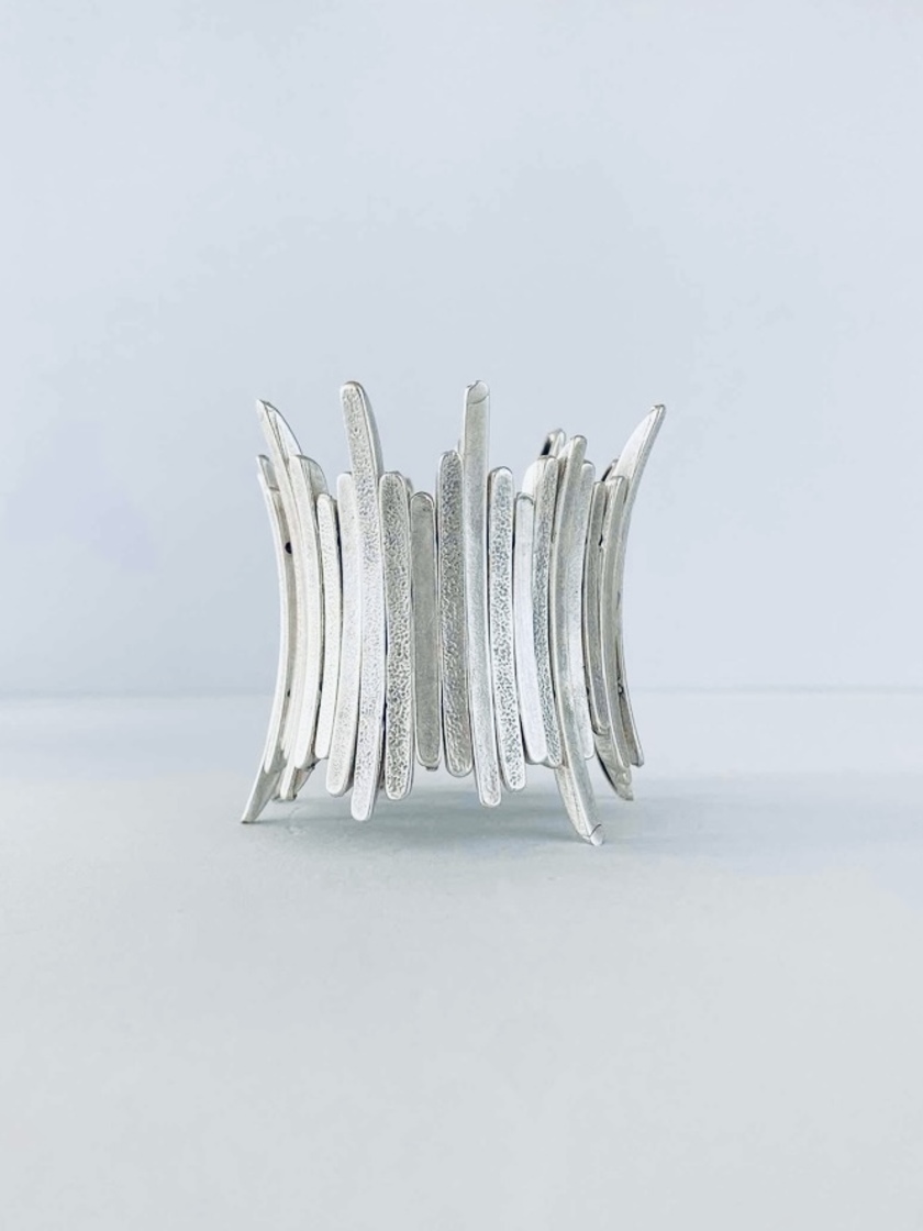 Pulsera de Plata con Grabado Étnico 2